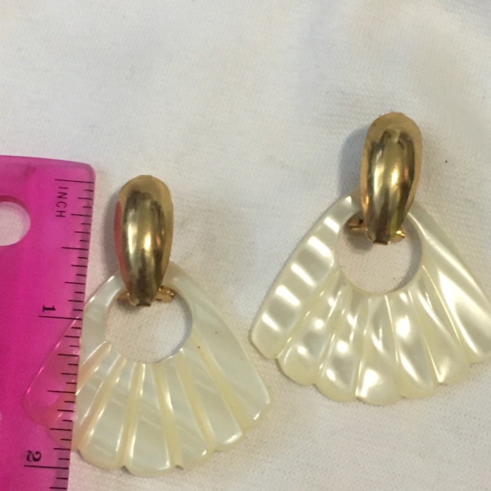 Shell earrings - Picture 3 of 4